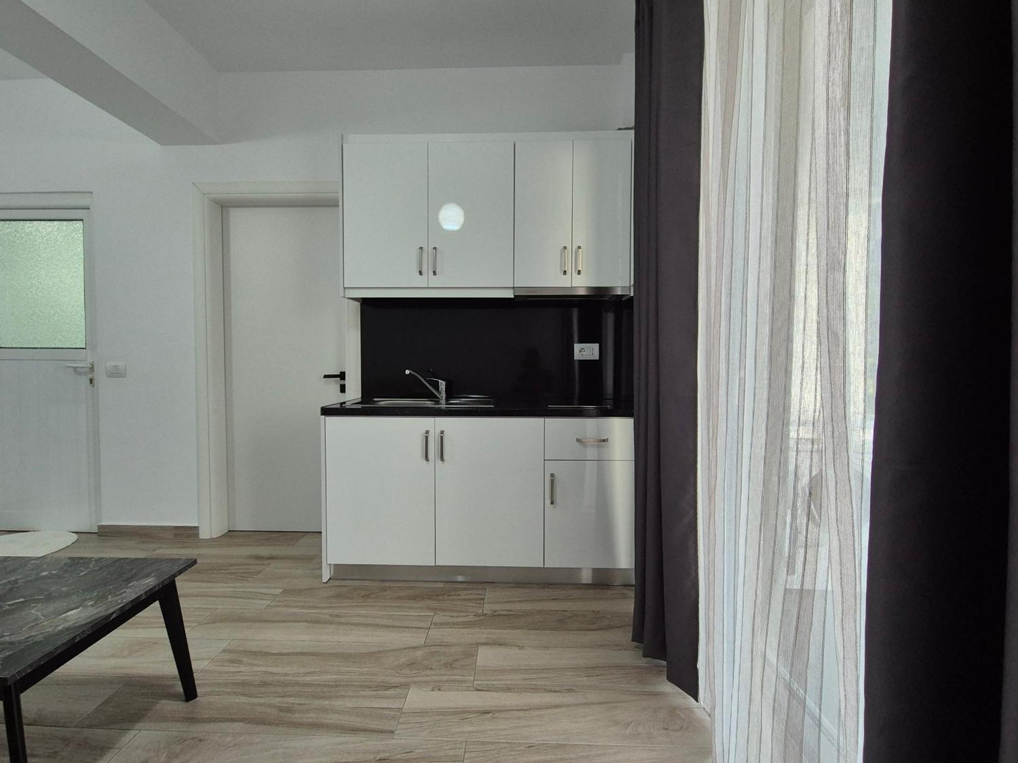 Flore Rooms Sarandë Exteriör bild